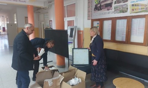 Brodska policija zaplijenila opremu za uzgoj marihuane pa je donirala srednjoj školi