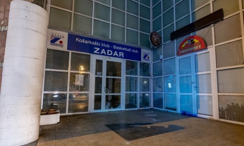 Policajac ozlijeđen u navijačkim neredima ispred zadarskih Jazina