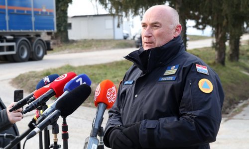 Trut: Hrvatski tim uspostavio bazu i aktivno traga za unesrećenima od potresa