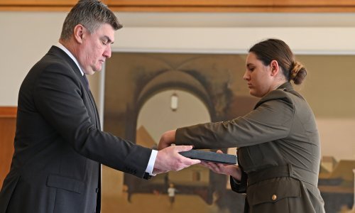 [VIDEO/FOTO] Milanović uručio prve časničke činove: 'Čeka vas zanimljiva karijera i cijenim to što ste odabrali ovaj težak poziv'