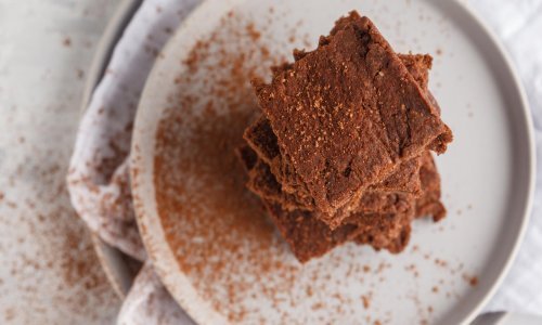 Ovaj fini kolač savršen za hladne dane nije težak za pripremu, a osvaja sočnim okusom i divnim mirisom