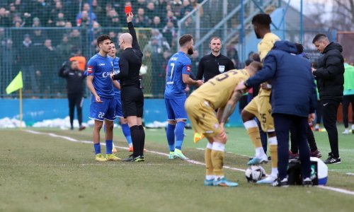 [VIDEO] Krvnički start na utakmici Varaždina i Hajduka; sudac je prvo pokazao žuti karton, ali kada je pogledao snimku...