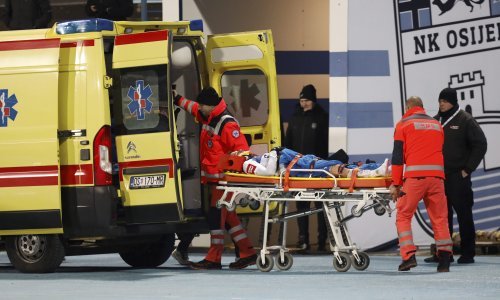 [VIDEO/FOTO] Mučne scene iz Gradskog vrta, igrač Osijeka hitno prevezen u bolnicu: Rekao mi je da nije osjećao noge