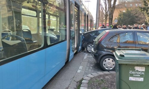 Nesreća na Maksimirskoj cesti: Ozlijeđene dvije osobe, tramvaji pušteni u promet