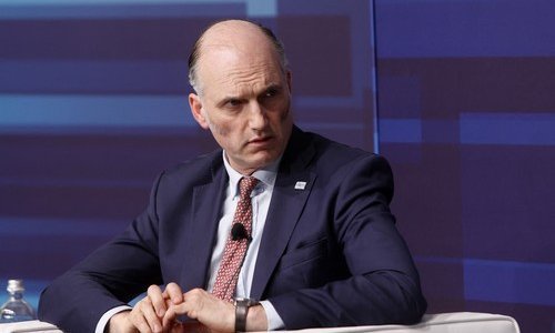 Britanski ministar za Europu u Sarajevu: London snažno podupire Schmidta