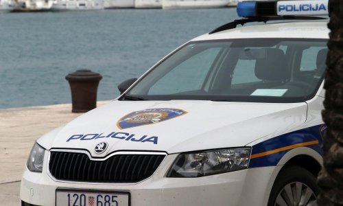 Na Valentinovo istukao suprugu, pri uhićenju smrću prijetio policajcu