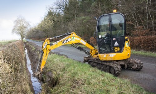 Za više tisuća eura kupovao bager iz Velike Britanije preko interneta, prevaren je
