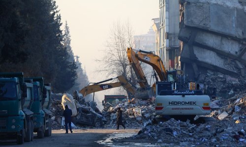 Gotovo 32.000 žrtava u Turskoj, žena spašena 203 sata nakon potresa