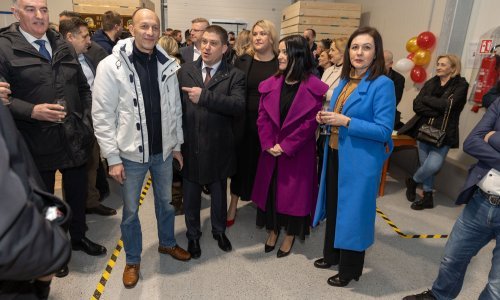 [FOTO] Butković i Vučković u Gospiću otvorili veliko skladište krumpira