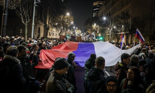 [FOTO] Desničari u Beogradu prosvjedovali protiv Vučića, probili ogradu