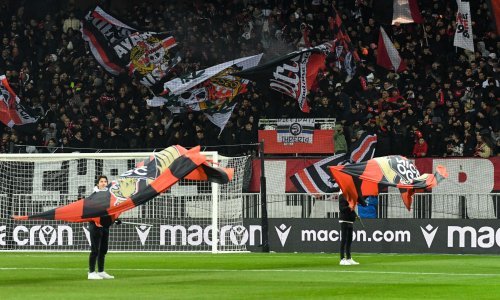 Seks skandal na stadionu uglednog prvoligaša i to za vrijeme utakmice; u akciji je bila plavuša koja je već 'poznata'