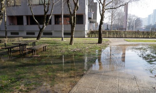 [FOTO] Opet popucale cijevi u Zagrebu, dvije četvrti bez vode
