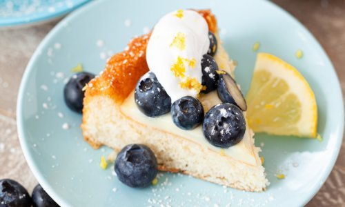 Razveselite se ovim jednostavnim, a finim kolačem s bobičastim voćem