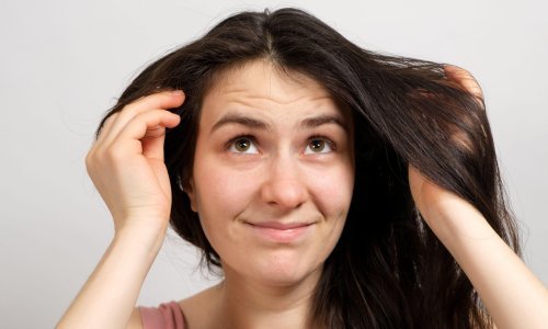 Prebrzo vam se masti kosa? Evo nekoliko dobrih ideja kako to riješiti uz pomoć proizvoda koje svi imamo u kućanstvu