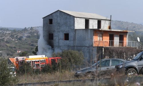 [VIDEO] Ugašen požar u Vrpolju kod Šibenika, nema ozlijeđenih
