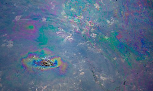 Na moru kod rafinerije u Rijeci pojavila se uljna mrlja, Ina: Možda je zbog potresa