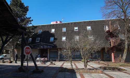 Ruši se motel Plitvice: Evo što će niknuti na njegovom mjestu i kada će završiti radovi