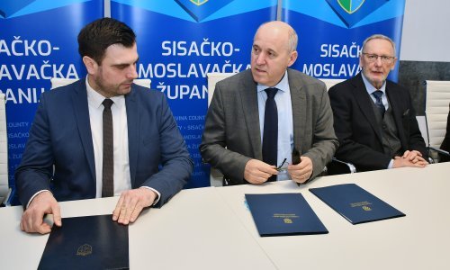 Bačić u Sisku preuzeo 15 državnih stanova, u njih će useliti obitelji iz kontejnerskih naselja