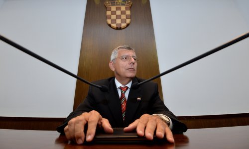 Reiner na odlasku poručio: Zastupnici moraju raditi puno radno vrijeme’