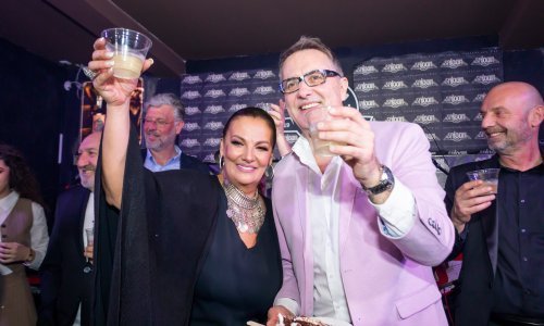 [FOTO] Stigli brojni poznati: Kultna diskoteka Saloon proslavila rođendan, novi kumovi su Tarik Filipović i Mirna Berend