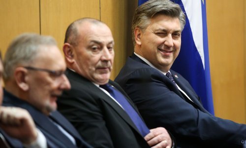 Nakon fijaska s opozivom premijera HDZ poziva Penavu na ostavku: Koja blamaža udružene oporbe