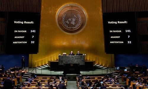 Opća skupština UN-a izglasala 'trenutačno' povlačenje ruskih vojnika iz Ukrajine