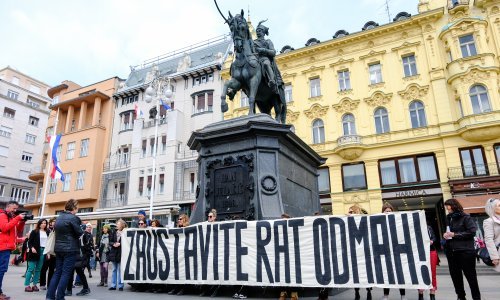 [FOTO] U centru Zagreba započeo antiratni prosvjed, prosvjednici traže početak mirovnih pregovora u Ukrajini