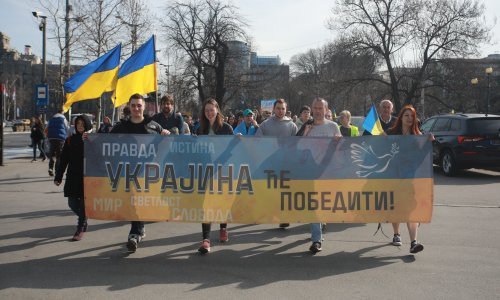 [FOTO] Ukrajinsko veleposlanstvo u Beogradu organiziralo marš mira: 'Ukrajina će pobijediti'