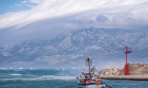 Crveno upozorenje zbog jake bure u Istri, Kvarneru i sjevernoj Dalmaciji, nagla promjena vremena u cijeloj Hrvatskoj