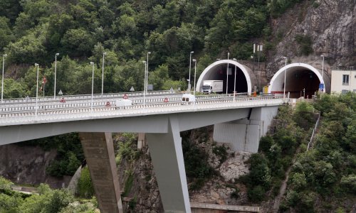 Prometna nesreća na riječkoj obilaznici u tunelu 'Katarina', kolona duga kilometar