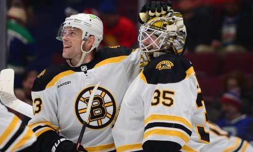 U najjačoj hokejaškoj ligi ovo se ne viđa često; vratar Bostona zabio je gol i zaradio ovacije