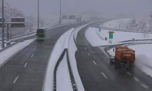 Zimski uvjeti i jaka bura: Provjerite stanje u prometu u Hrvatskoj i koje dionice su zatvorene
