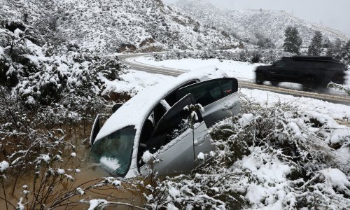 [FOTO] Kaliforniju pogodila neuobičajena zimska oluja, u Los Angelesu pao snijeg