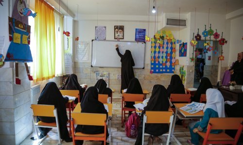 Stotine slučajeva trovanja učenica u Iranu, dužnosnik tvrdi: Žele im onemogućiti obrazovanje