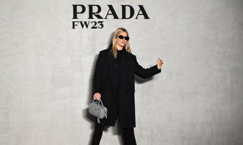 Skoro je prošla neopaženo: Sienna Miller nosi crno odijelo i, zapravo, izgleda fantastično