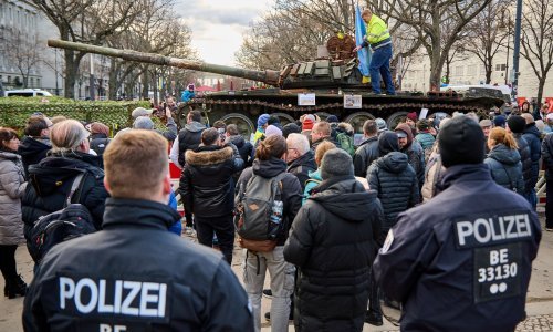 Uklonjena olupina ruskog tenka iz središta Berlina
