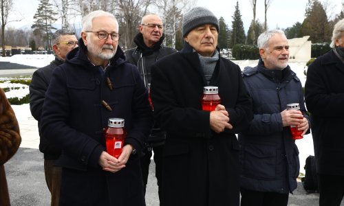 [FOTO] Vrh Bandićeve stranke obilježio dvije godine od smrti bivšeg zagrebačkog gradonačelnika, pogledajte tko je sve došao