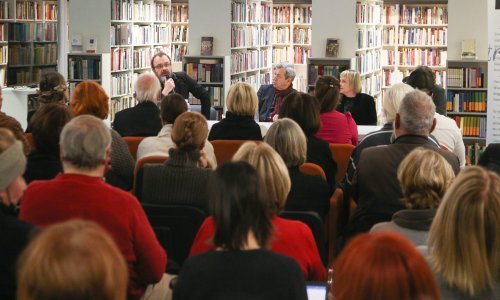 [FOTO] Esejistika koja se čita kao roman: Predstavljena nova knjiga Zdravka Zime