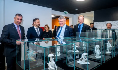 Europski povjerenik Schmit posjetio Algebru: 'To je primjer dobre prakse korištenja EU fondova'