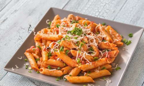 Ovu neodoljivu tjesteninu s piletinom i parmezanom obožavat ćete zbog sočnosti, ali i brze pripreme