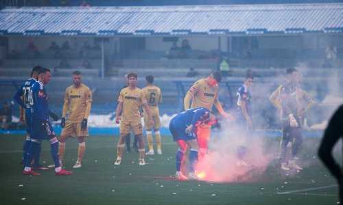 Dinamo i Hajduk zbog ružnih povika navijača i bacanja baklji na teren dobili velike novčane kazne