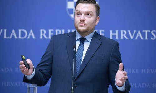 Primorac ovo izdanje narodnih obveznica posvetio ženama: 'Žena drži tri kraja u kući, negdje i četiri!'