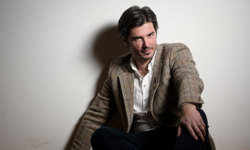 Stiže novi roman Marka Gregura, priča prati neshvaćenog umjetnika u zbjegu na otok Prvić