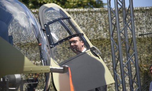 Vučić o novim vojnim ulaganjima i izvozu srpskog oružja u Ukrajinu: 'Čisti smo kao suza'