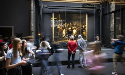 Golobradi aktivisti prosvjedovali pokraj Rembrandtove Noćne straže uz podršku roditelja, djedova i baka