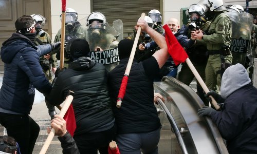 Kaos u Grčkoj: Prosvjednici žele srušiti 'vladu ubojica', premijer na Facebooku traži oprost od obitelji žrtava