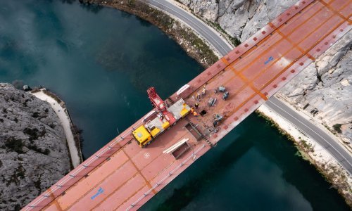 [FOTO] Ovako izgledaju posljednji zahvati na mostu u Omišu