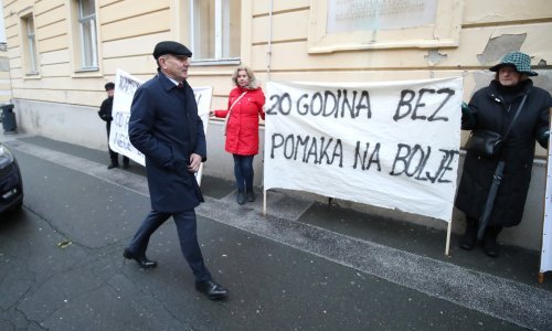 Prosvjed pred skupštinom: Grad Zagreb realizira izgradnju još jednog Jakuševca
