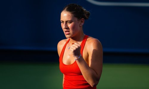 Osvojila prvu titulu, odbila se rukovati sa suparnicom, pala na koljena i jecala