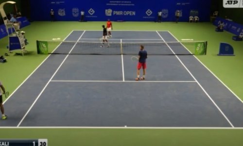 [VIDEO] Tenisači i suci samo su zaprepašteno gledali, našao se u krivo vrijeme na krivom mjestu i to platio životom!